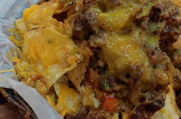 Any idea what kind of beef was used in these nachos and how I can make it? Also wanna know about the sauces in the second pic especially the spicy one on the left. The other two I believe are garlic and cilantro crema?