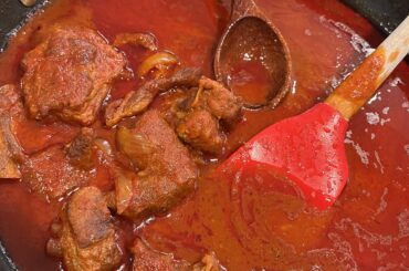 Carne de puerco en salsa roja