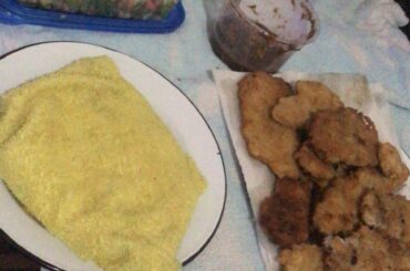 Tacos de pescado con salsa tatemada y salsa cruda