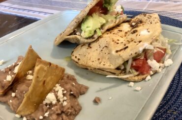 Gorditas de pollo y frijol