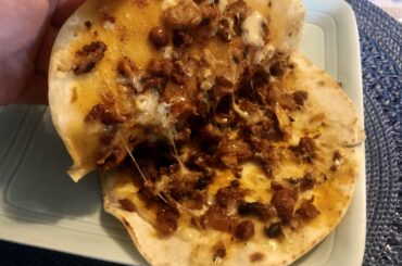 Made a gringa with some leftover carne al pastor from yesterday, on homemade flour tortillas