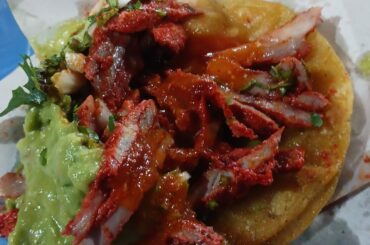 Por las calles de Tijuana, un taco de adobada