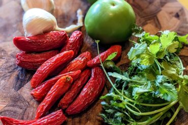 Red serrano salsa de molcajete