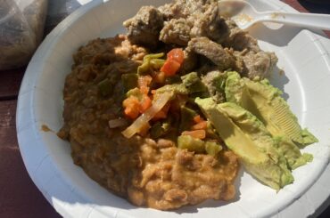 Lunch. costillas con chile verde