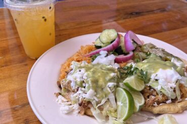 Sopes con Agua Fresca
