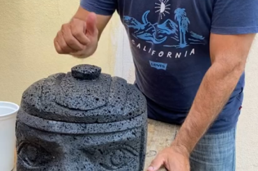 This 2 liter Olmec head molcajete