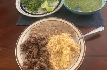 Barbacoa, arroz y frijoles