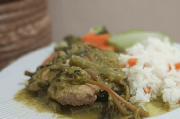 pollo en salsa verde con verdolagas y ejotes