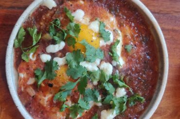 Desayuno: Huevos rancheros y jugo verde