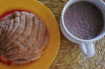Concha y chocolate caliente