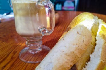 Torta de Tamal o Guajolota de Mole, con cafecito