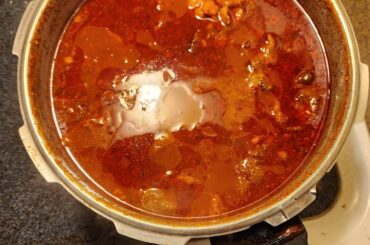 Un Birria De Res en Olla De Presion Sencillo. Listo Para La Cruda Manana.