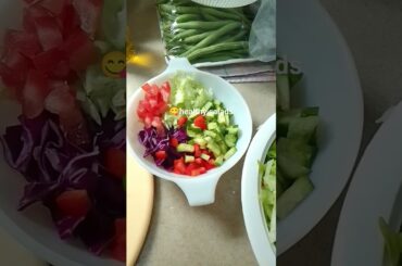 salads cucumber_tomato&cabbage_lettuce_bell pepper