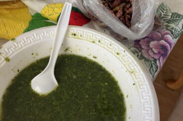 Quelite y unos chapulines