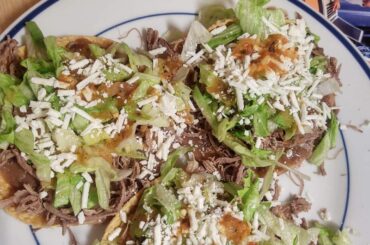 Tostadas de carne desebrada