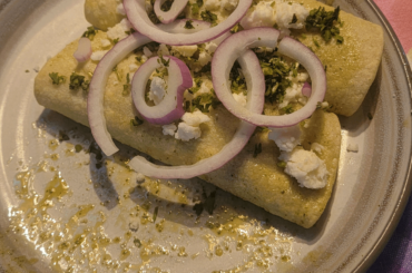 Second time cooking! I made Enchiladas Verde de Espinacas y Hongos