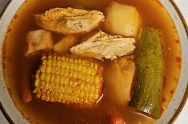 Caldo de pollo.