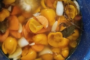 Chile manzano en escabeche