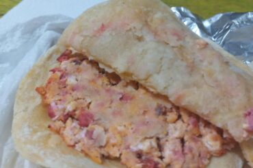 Empalmes de frijoles con huevo y chorizo