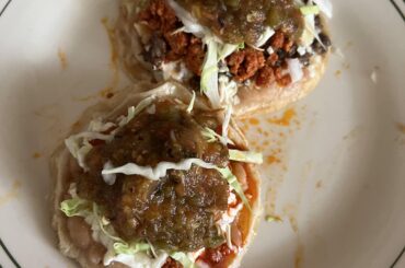Unos Sopes - 1 de frijoles, chorizo, crema, queso cotija, cebolla, repollo y salsa de molcajete, a el otro le agregue carne asada