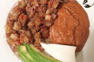 Machaca con papas y frijoles