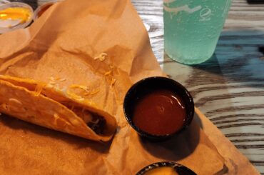 So the dipping tacos are actually good, just stupidly overpriced