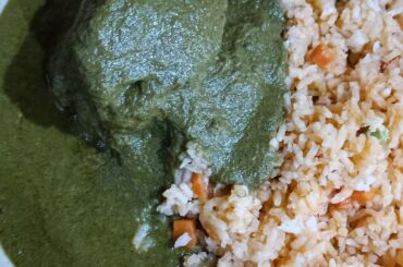Mole verde, tamales de ceniza envueltos en acelgas y calabaza en dulce de postre.