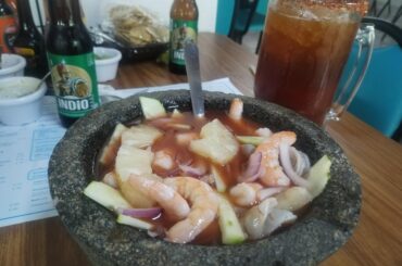 Aguachila mazatleco con su tarro michelado pa' la cruda