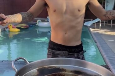 Does anyone know where I can buy this pan?