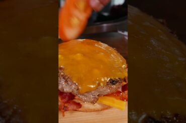 Mc Donald's Big Tasty Bacon Chili Cheese| Die Grillshow #foodporn #bbq #outdoorcooking