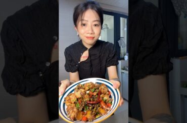 Fried chicken wings with green pepper