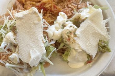 Sopes de pollo con arroz