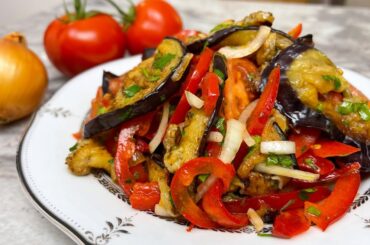 This tomatoes, eggplant and bell pepper salad is so delicious! Easy salad recipe.