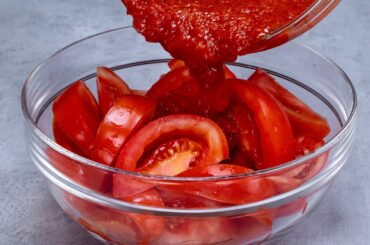 A unique recipe to prepare tomato salad - with pepper dressing!