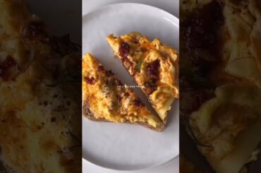 Delicious chili oil egg toast breakfast. #food #recipe #shortvideo #breakfast
