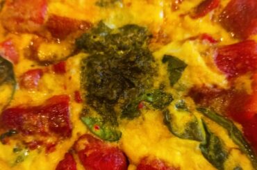 FRITTATA WITH TOMATOES, PEPPERS AND BASIL PESTO - Simple and Easy.