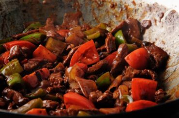 Pepper Steak with Onions and Tomatoes