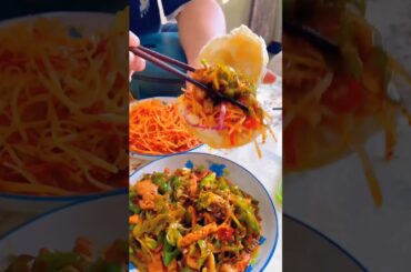 Chinese Burger Stir-fried shredded carrots with chili pepper