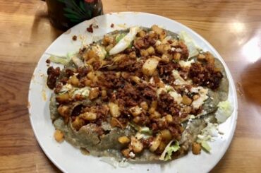 Huarache de chorizo y papa
