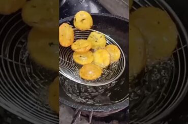 How tasty amazing and awesome crispy potato snacks#potato#cornflour#pepper#corianderleaves#shorts.