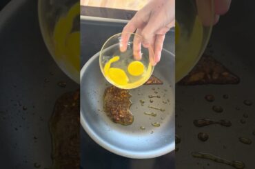 The BEST 5min Lunch - Spicy Chili Crisp Eggs + Rice