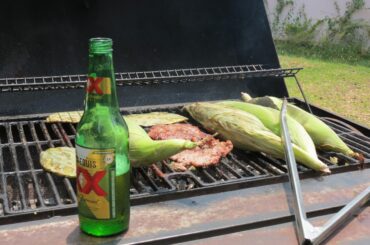 Carne asada, nopales y elote asado