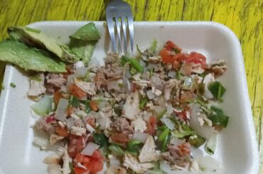 pechuga de pollo y pico de gallo