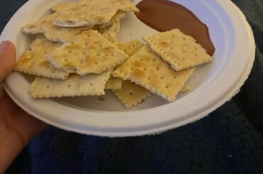 Valentina ‘n saltines.