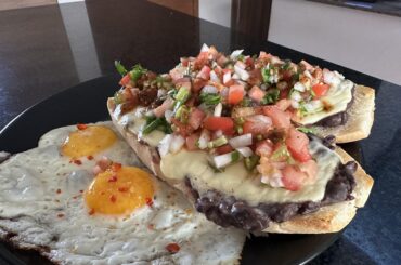 Molletes gratinados