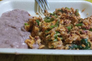 huevo con chorizo y espinacas