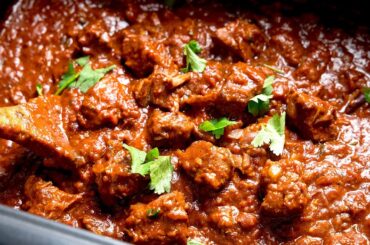 This Slow Cooker Beef & Pork Chilli Is made for cold Winter evenings!
