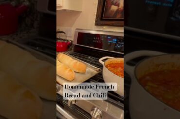 easy chili recipe. easy French bread recipe. perfect winter meal.