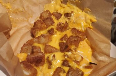 Ordered the steak fries, got potatoes with cheese instead.