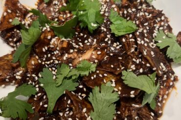 Mole Chilaquiles con Pollo